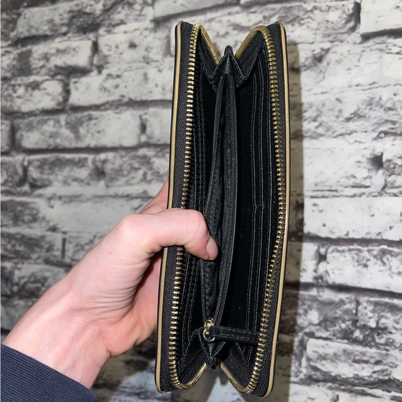 Michael Kors Wallet - Picture 2 of 3